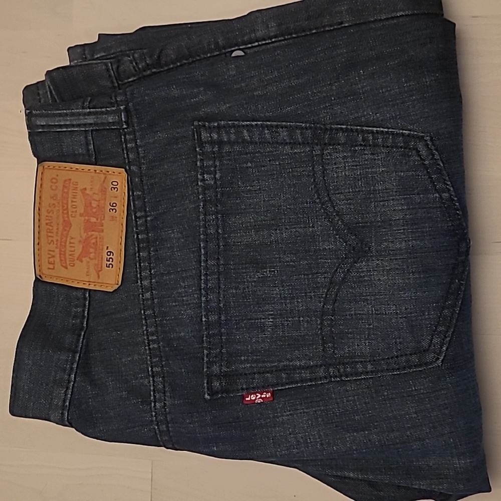 LIKE NEW Levi's 559 Relaxed Straight Medium Wash Mens Jeans - Picture 14 of 14